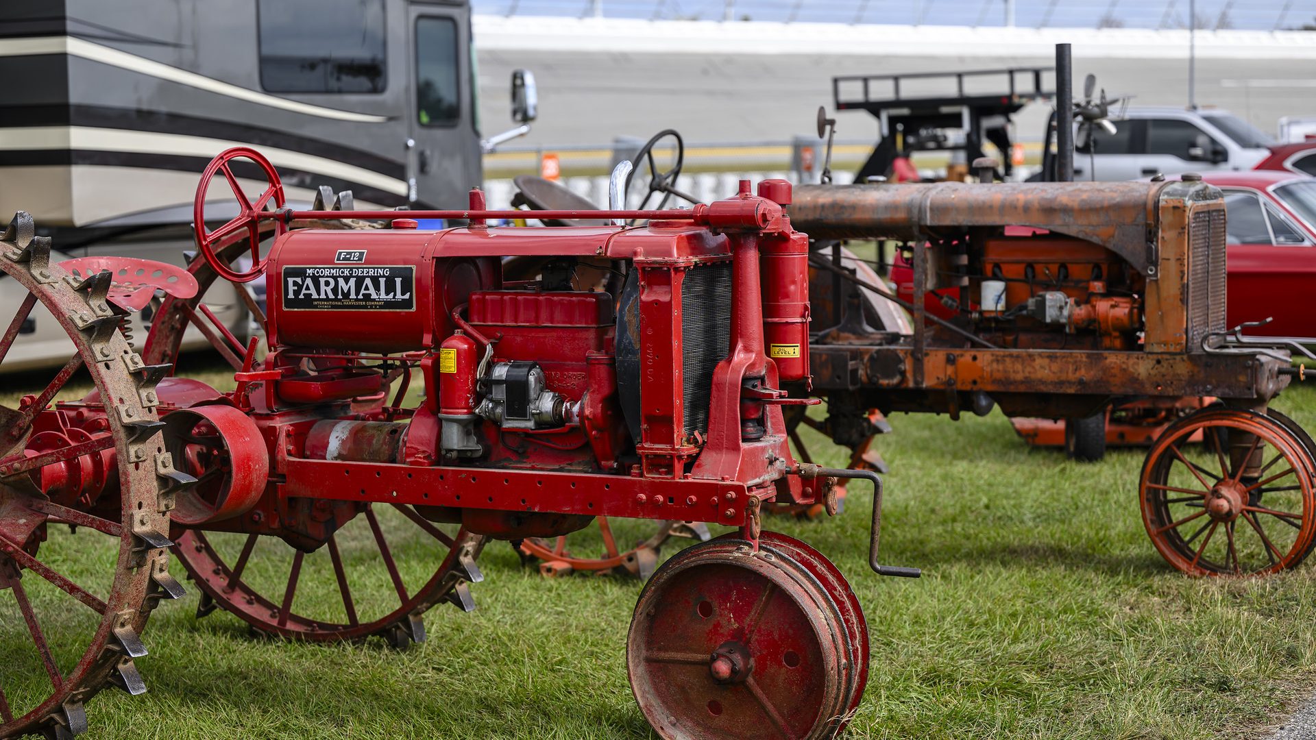 Show cars at the Daytona Turkey Run®