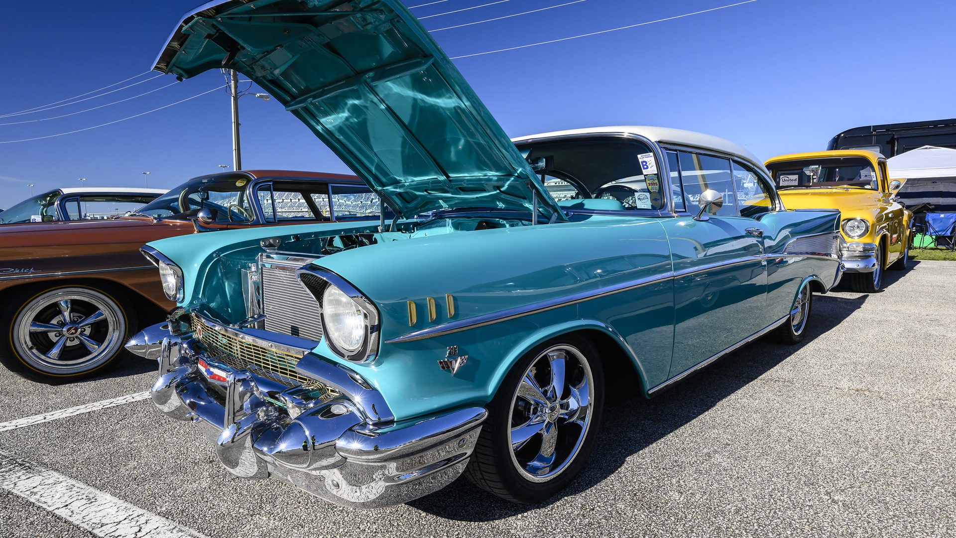 Show cars at the Daytona Turkey Run®